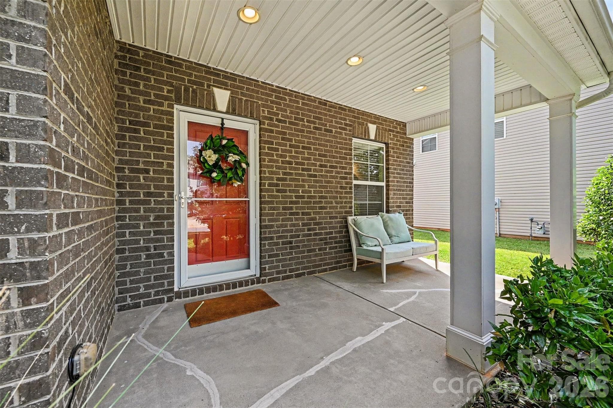 Single Family Residence at 6918 Barefoot Forest Drive, Charlotte, photo 2 of 31
