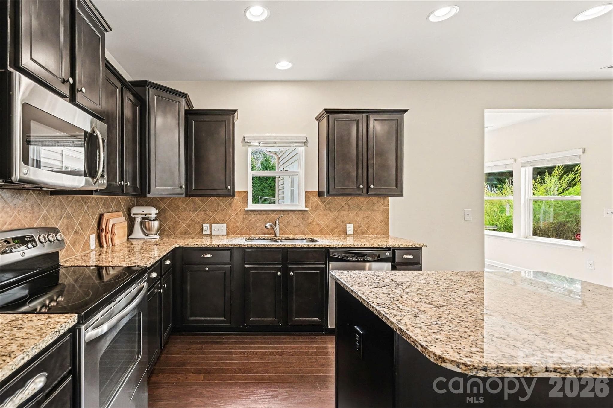 Single Family Residence at 6918 Barefoot Forest Drive, Charlotte, photo 10 of 31