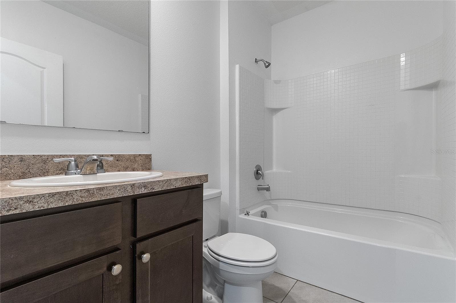 Second full bathroom - 9033 WILDFLOWER LN, KISSIMMEE