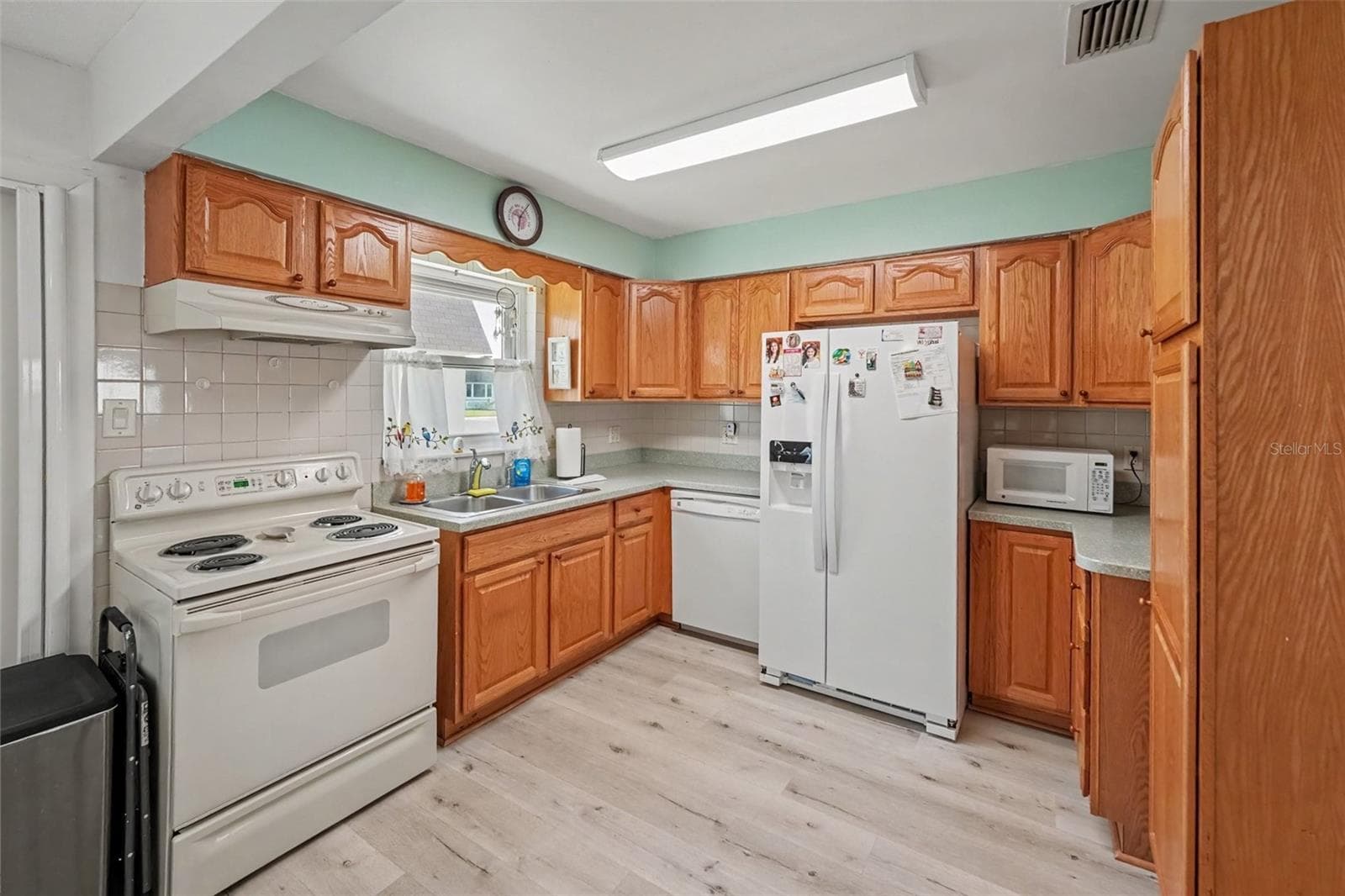 Condominium at 6880 LAFAYETTE N #8, PINELLAS PARK, photo 4 of 36