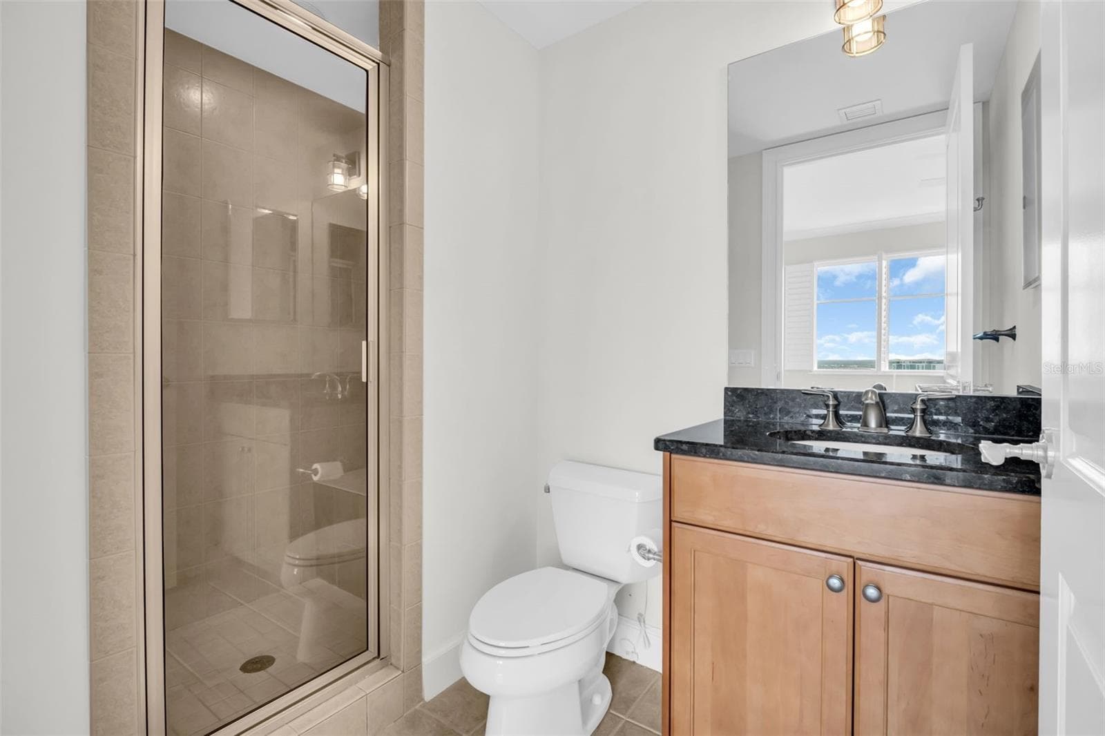 Ensuite Guest Bath with Walk-In Shower - 300 BEACH DR NE #2604, ST PETERSBURG
