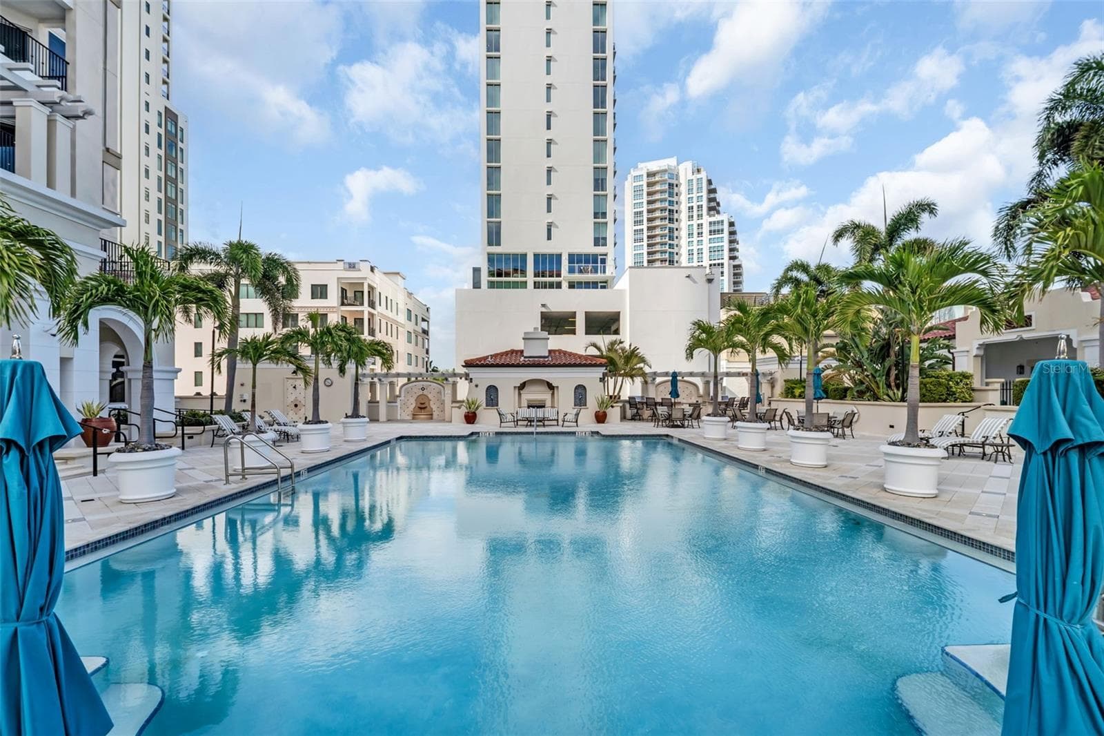 Gracious Sized Pool - 300 BEACH DR NE #2604, ST PETERSBURG