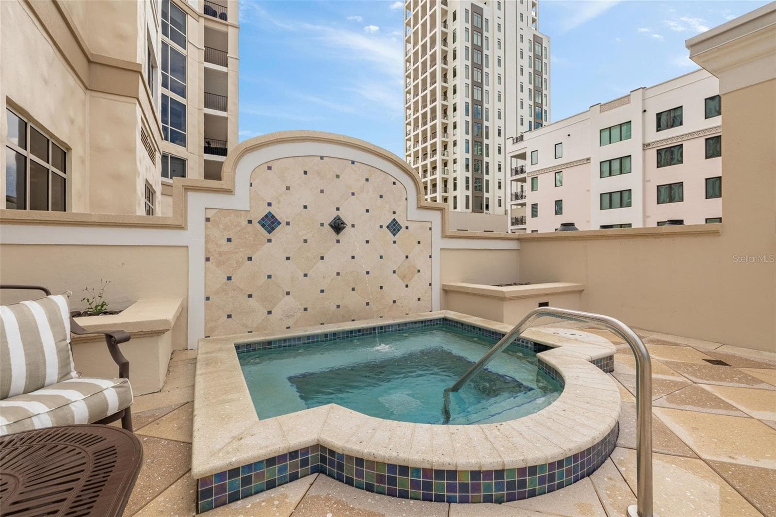Heated Spa Overlooking the Pool Deck - 300 BEACH DR NE #2604, ST PETERSBURG