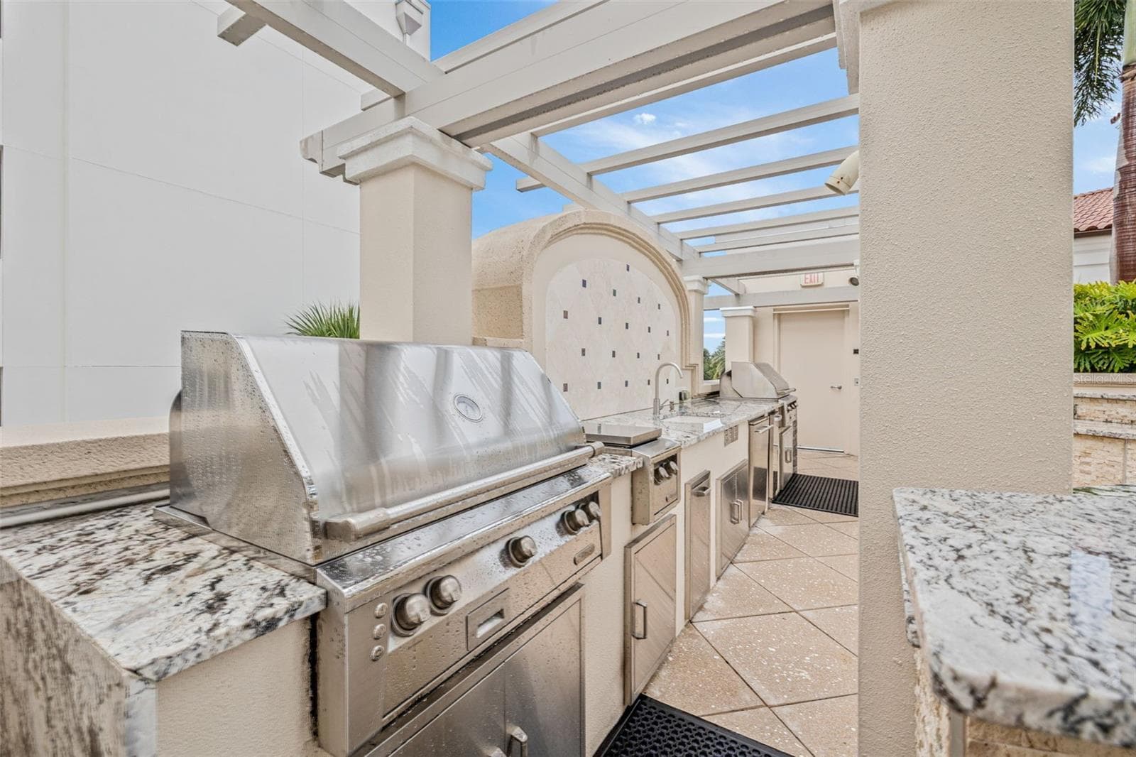 Outdoor Grilling Area - 300 BEACH DR NE #2604, ST PETERSBURG