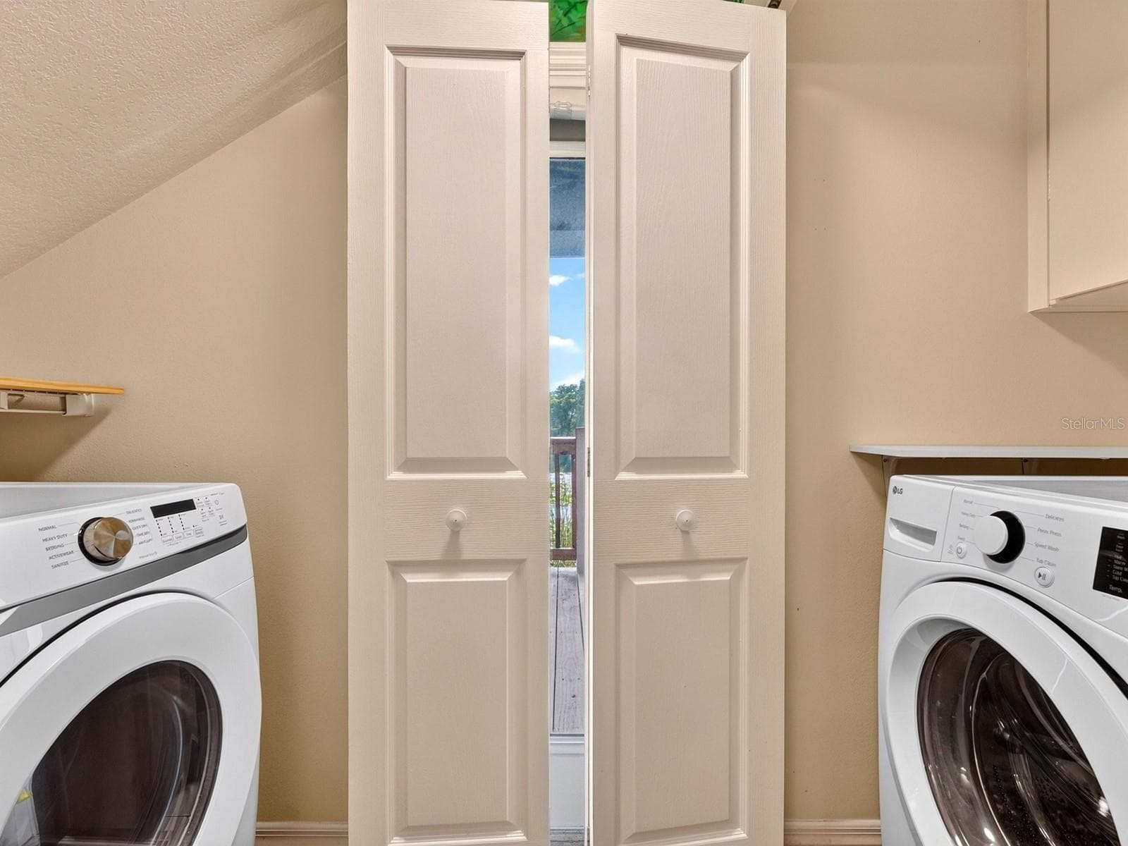 Washer and dryer - 1625 ABRAMS RD, EUSTIS