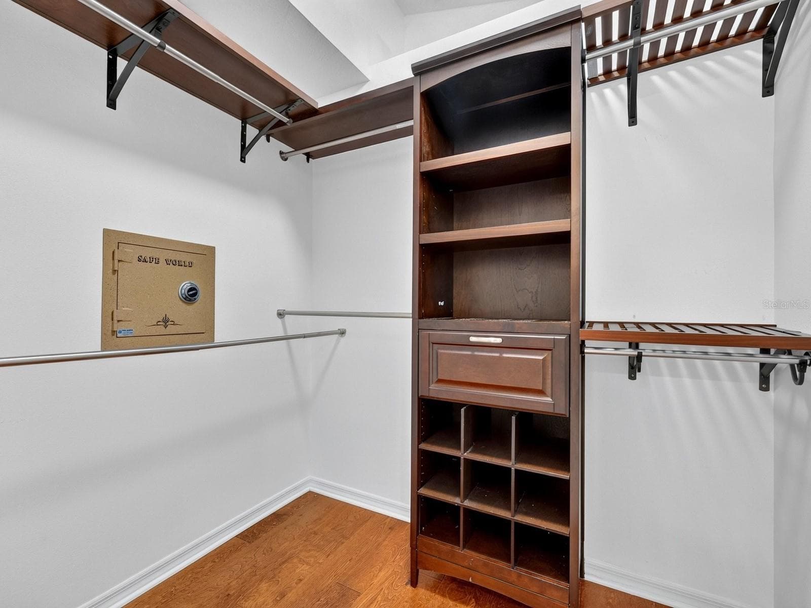 Walk in closet - 1625 ABRAMS RD, EUSTIS