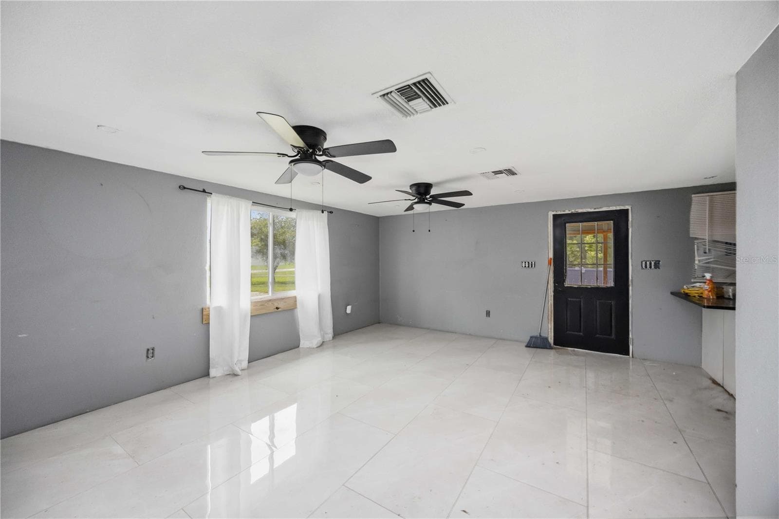 Single Family Residence at 4275 SOUTHLAND AVE, PORT CHARLOTTE, photo 4 of 37