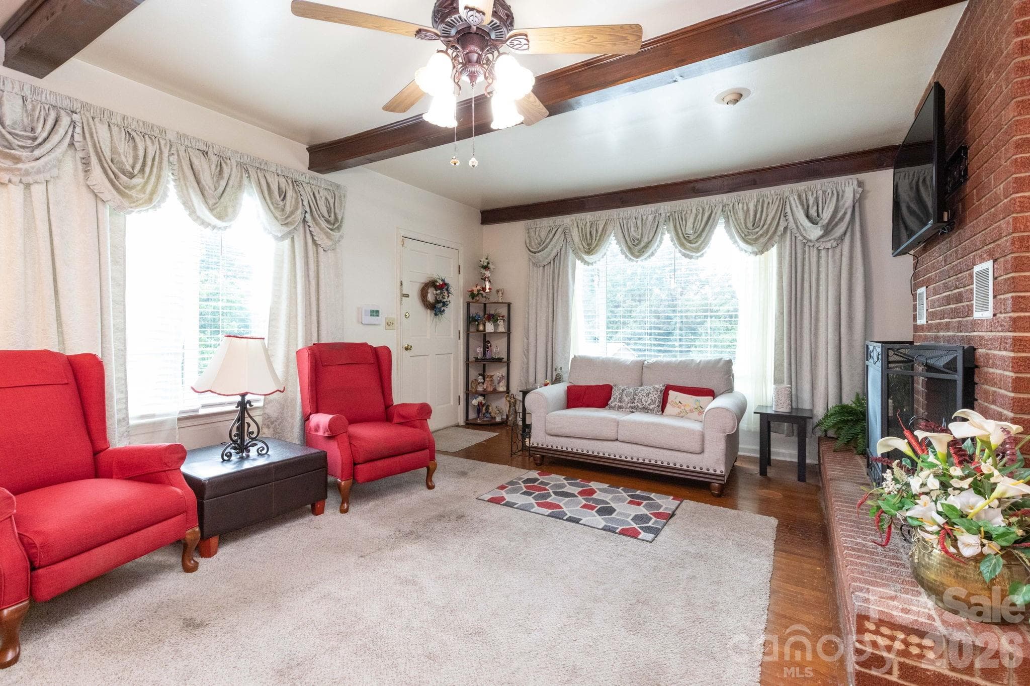 Family Room - 84 Portcrest Heights, Marion