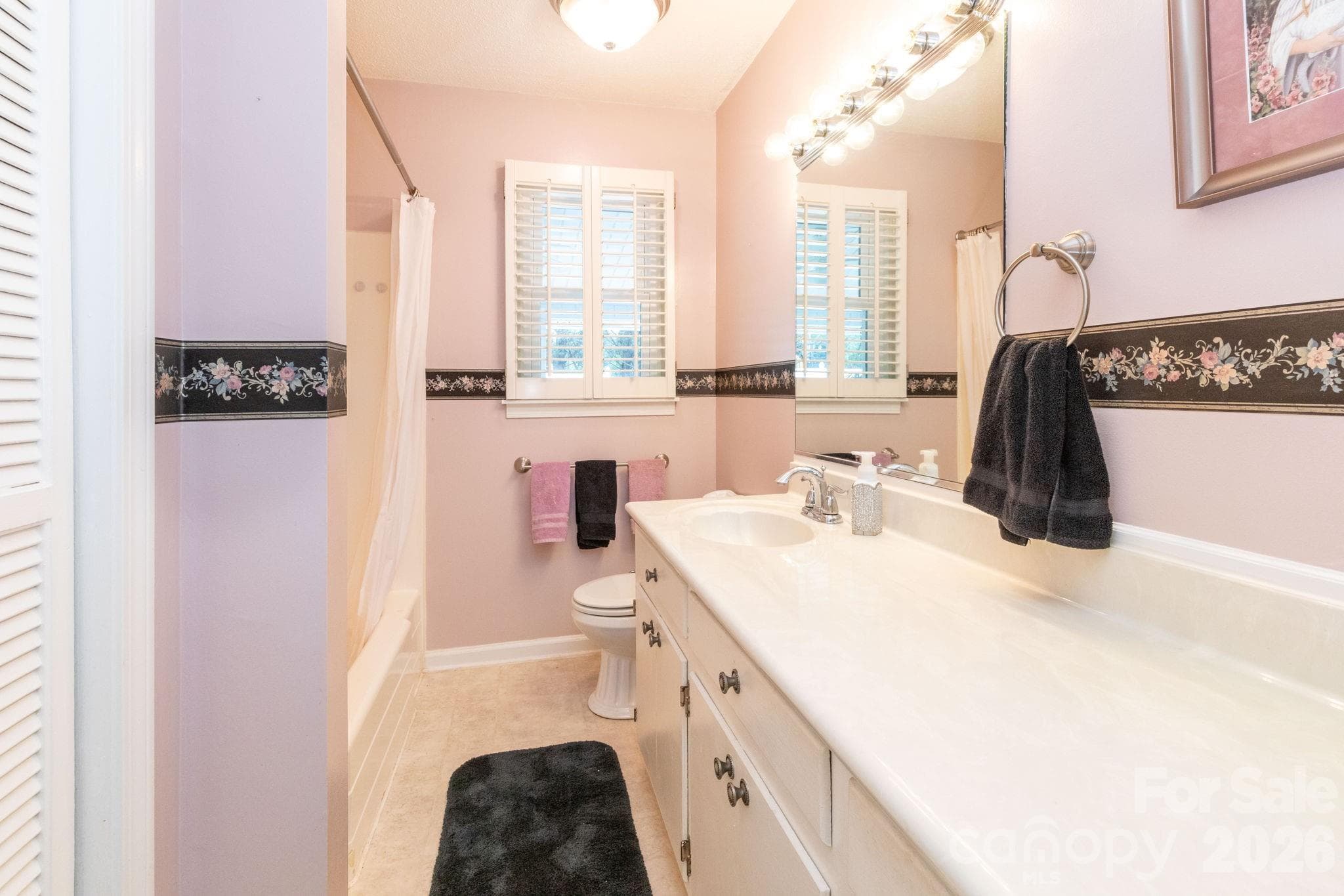 Hall Bathroom - 84 Portcrest Heights, Marion