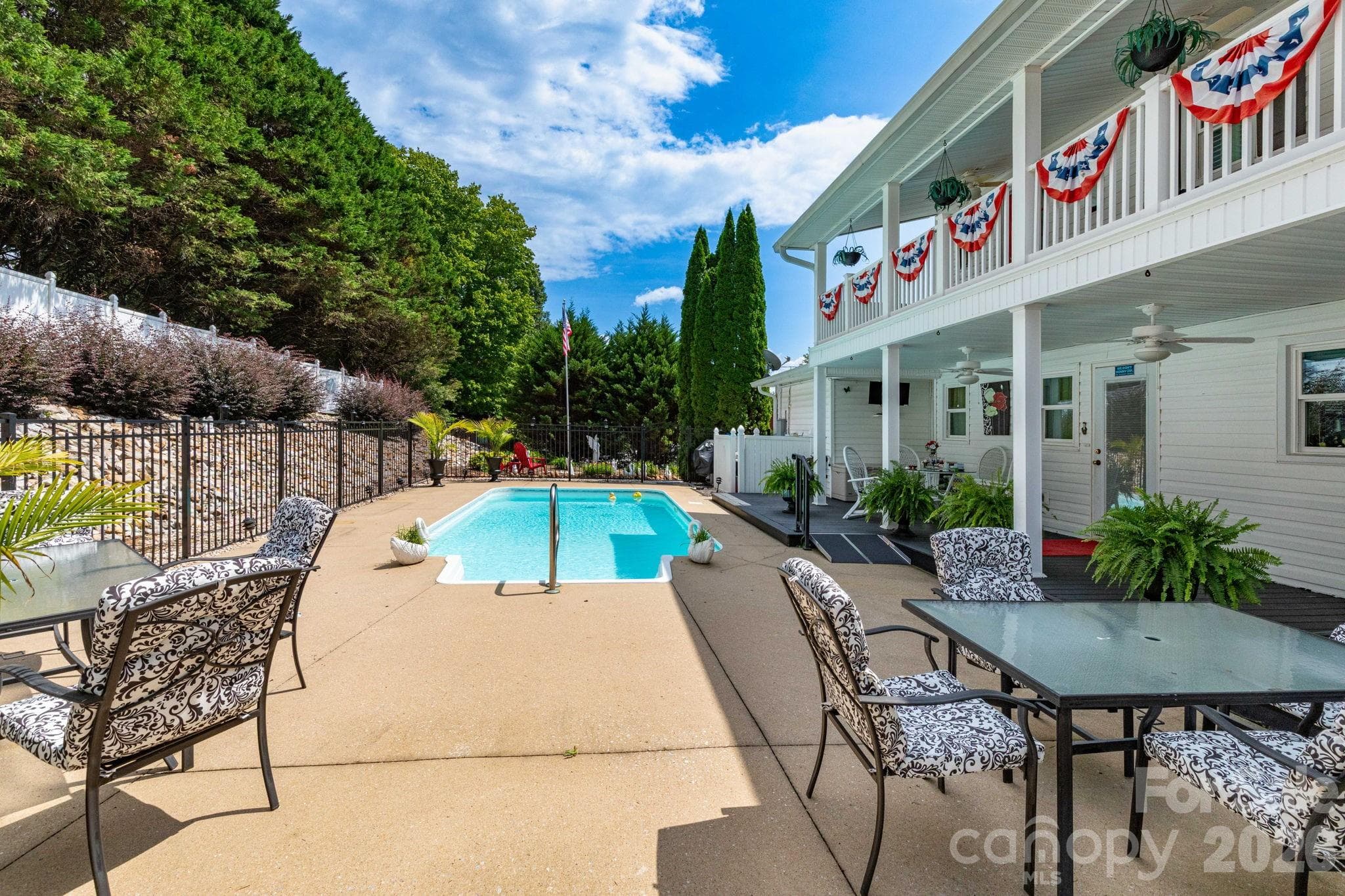 Overview of Pool Area - 84 Portcrest Heights, Marion