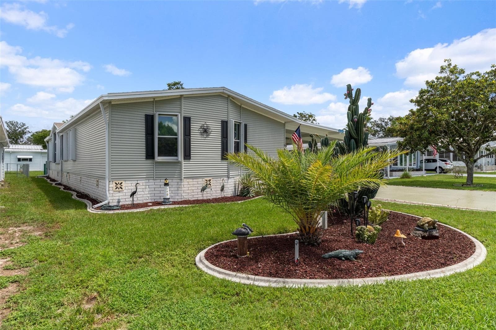 Manufactured Home at 8084 LITTLE TEE LN, BROOKSVILLE, photo 2 of 49