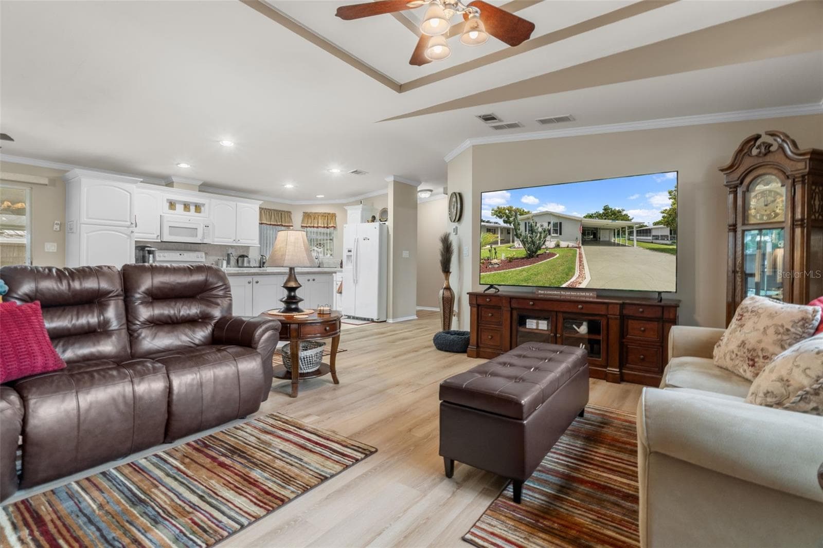 Manufactured Home at 8084 LITTLE TEE LN, BROOKSVILLE, photo 9 of 49