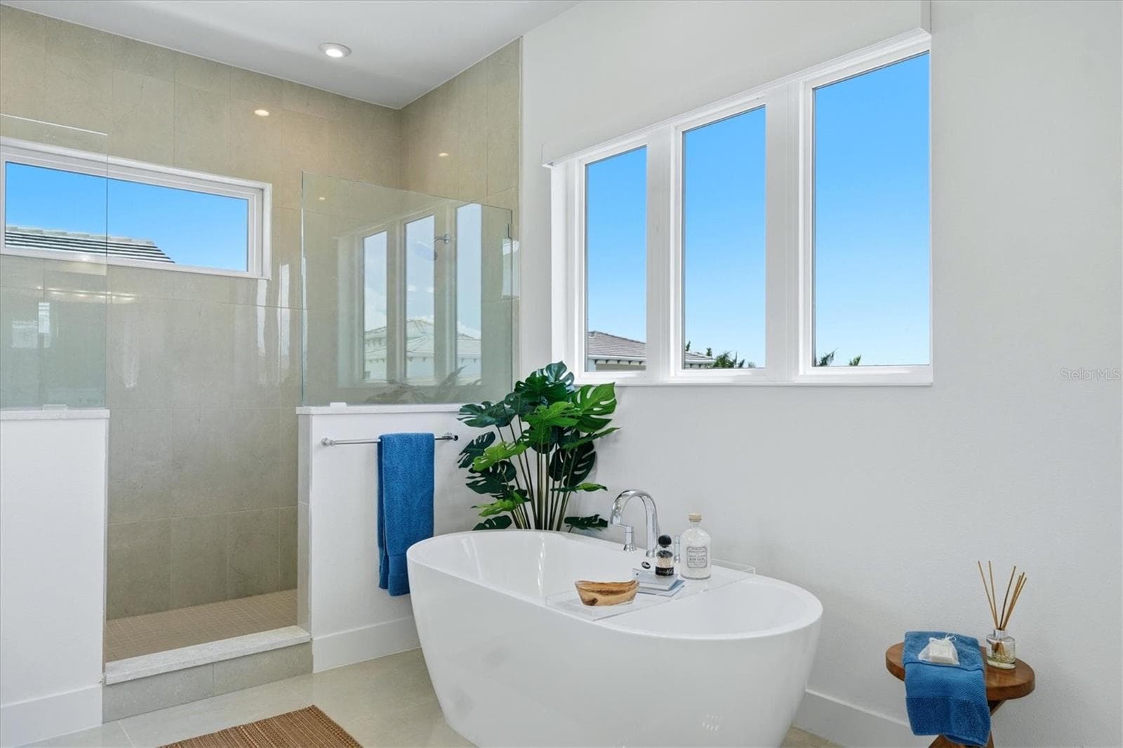 soaking tub - RELAX! - 5935 REDBAY BLVD, BRADENTON