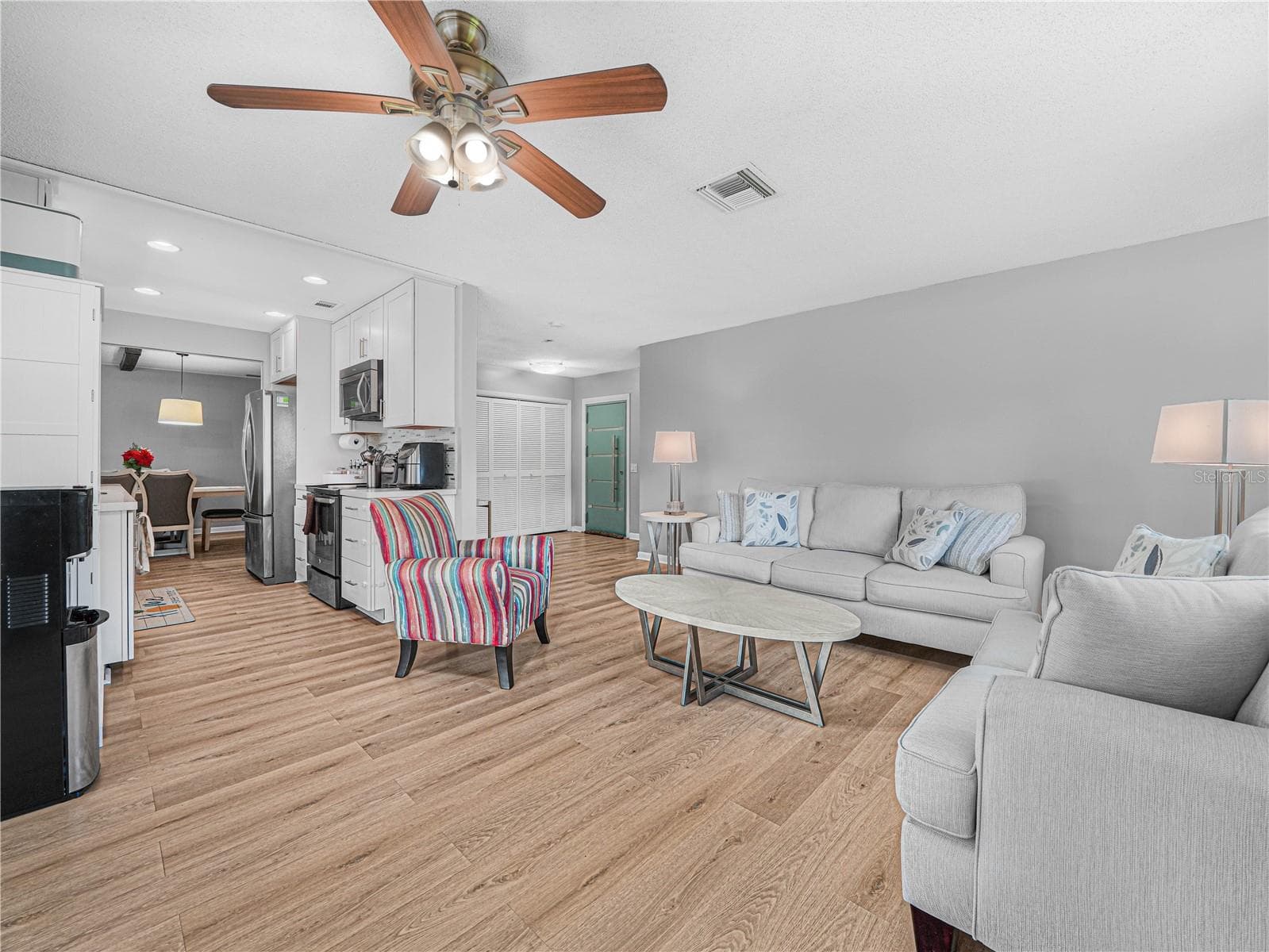 Light and bright living room - 437 BROWARD TER, WINTER HAVEN
