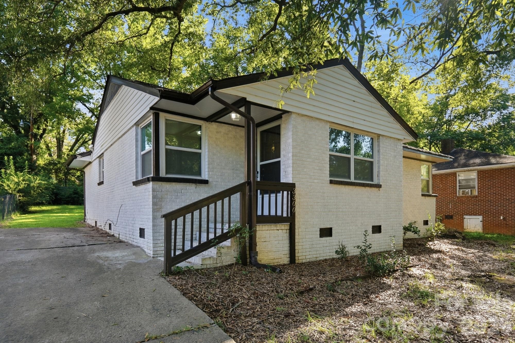 Minutes to Downtown CLT - 3300 Bonaire Drive, Charlotte