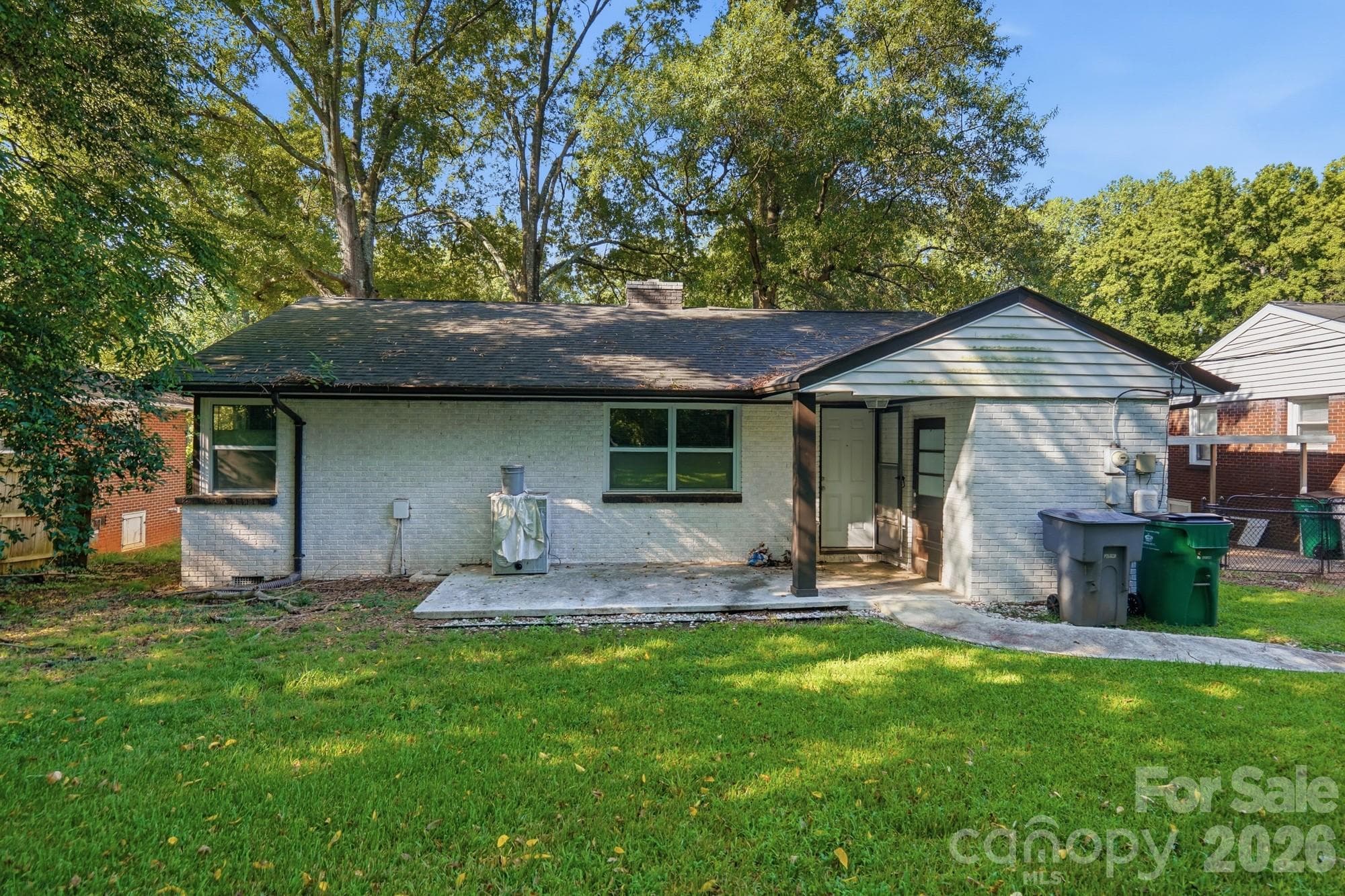 Large partially fenced backyard - 3300 Bonaire Drive, Charlotte