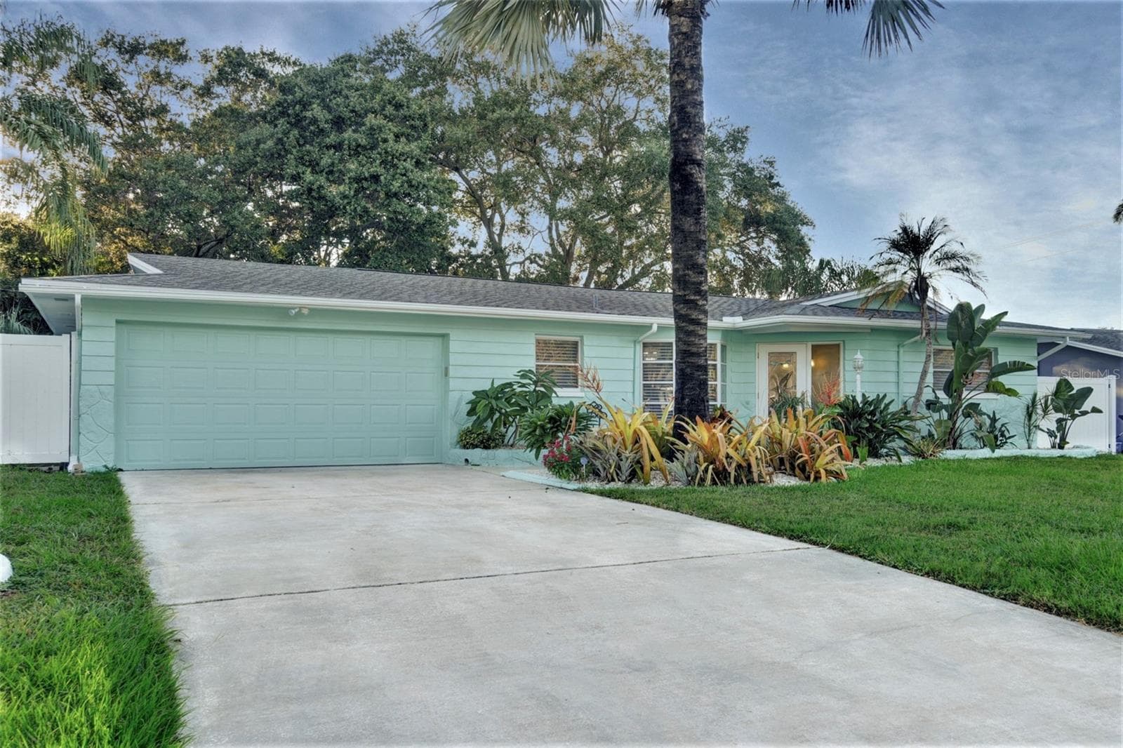 Single Family Residence at 1968 SOUVENIR DR, CLEARWATER, photo 2 of 32