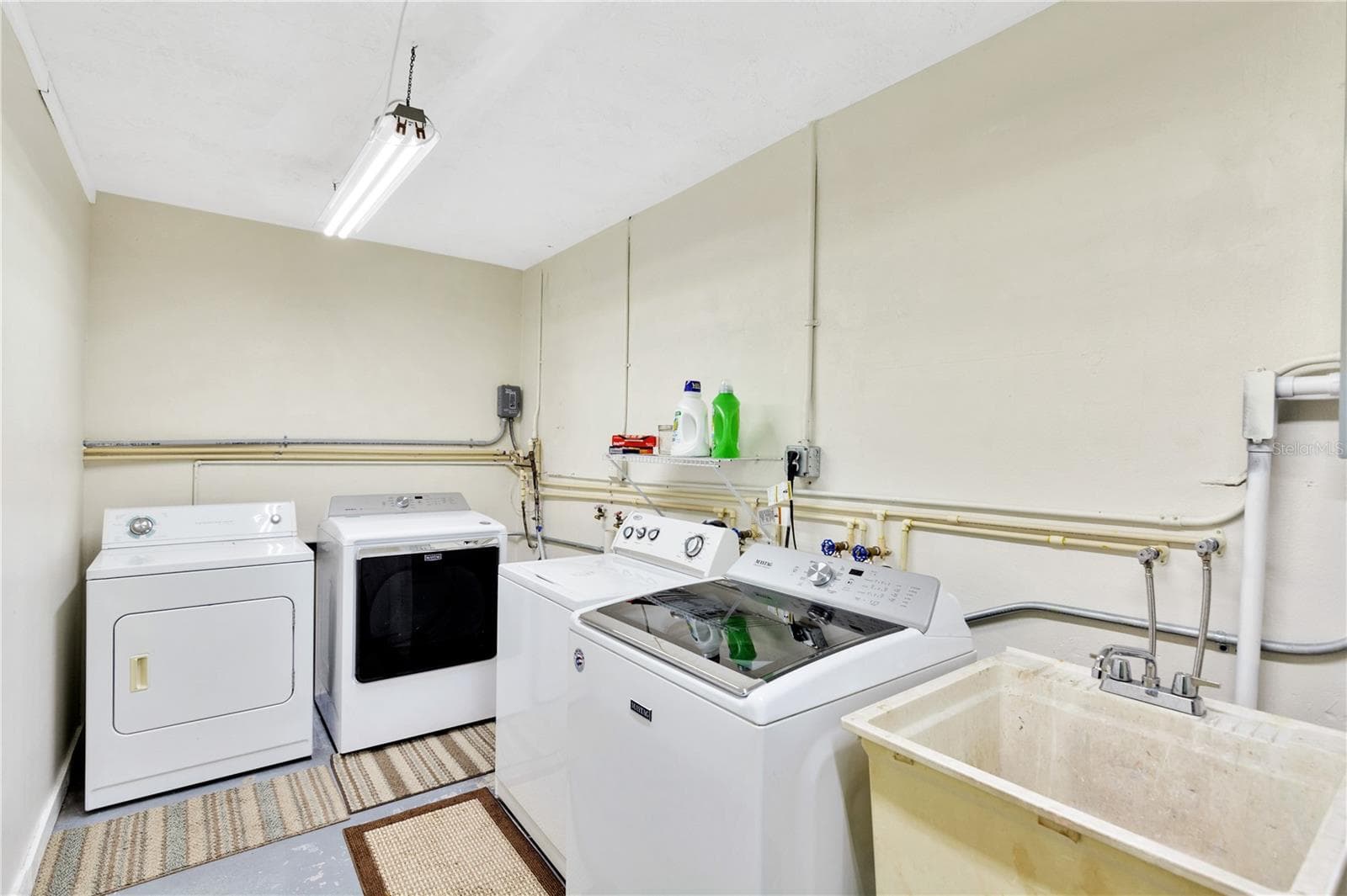 Single Family Residence at 1968 SOUVENIR DR, CLEARWATER, photo 31 of 32