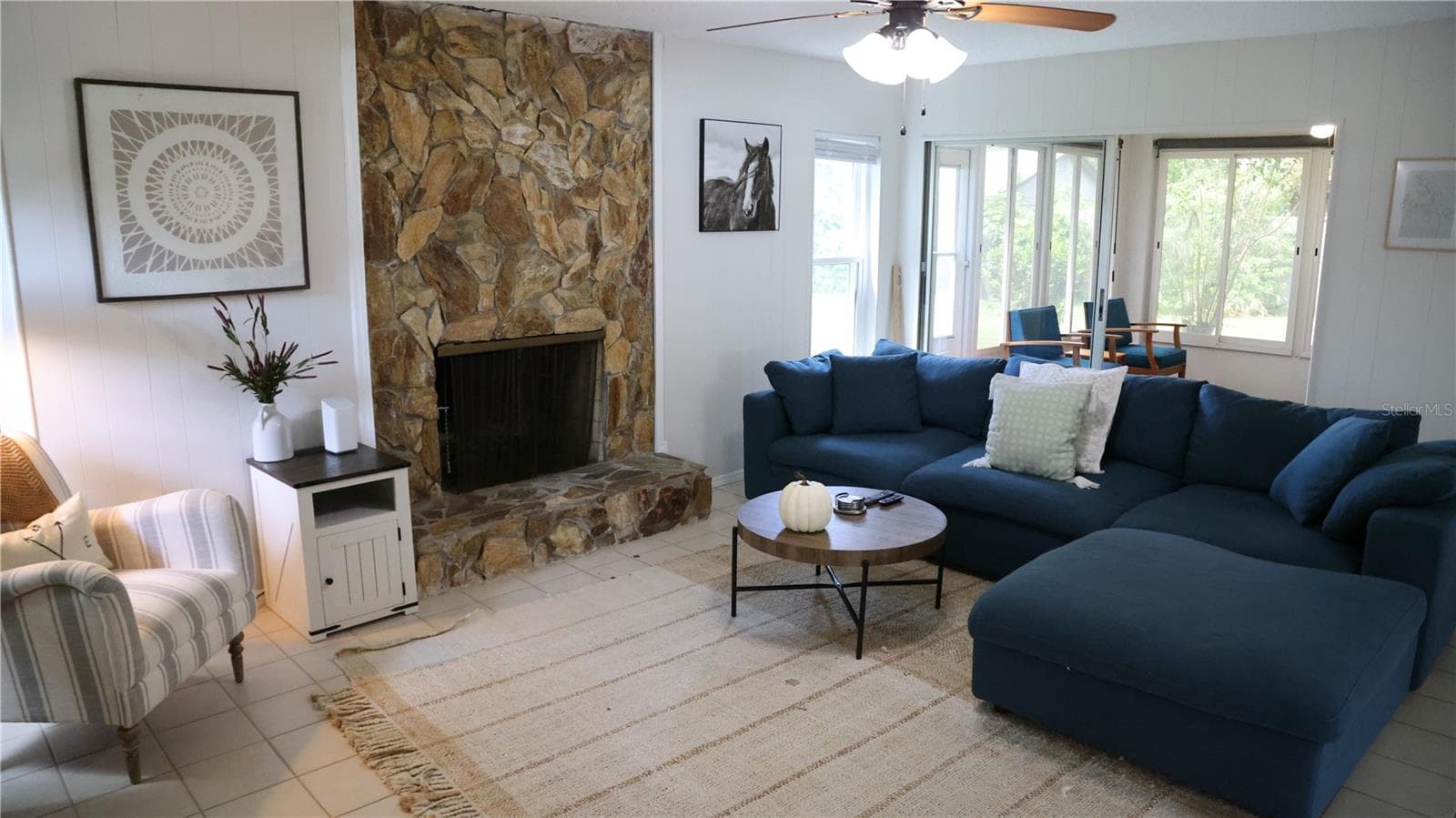 living room - 2190 SE 39TH ST, OCALA