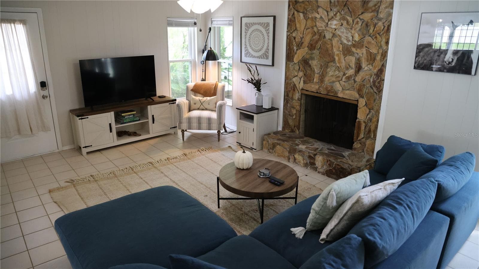 living room - 2190 SE 39TH ST, OCALA