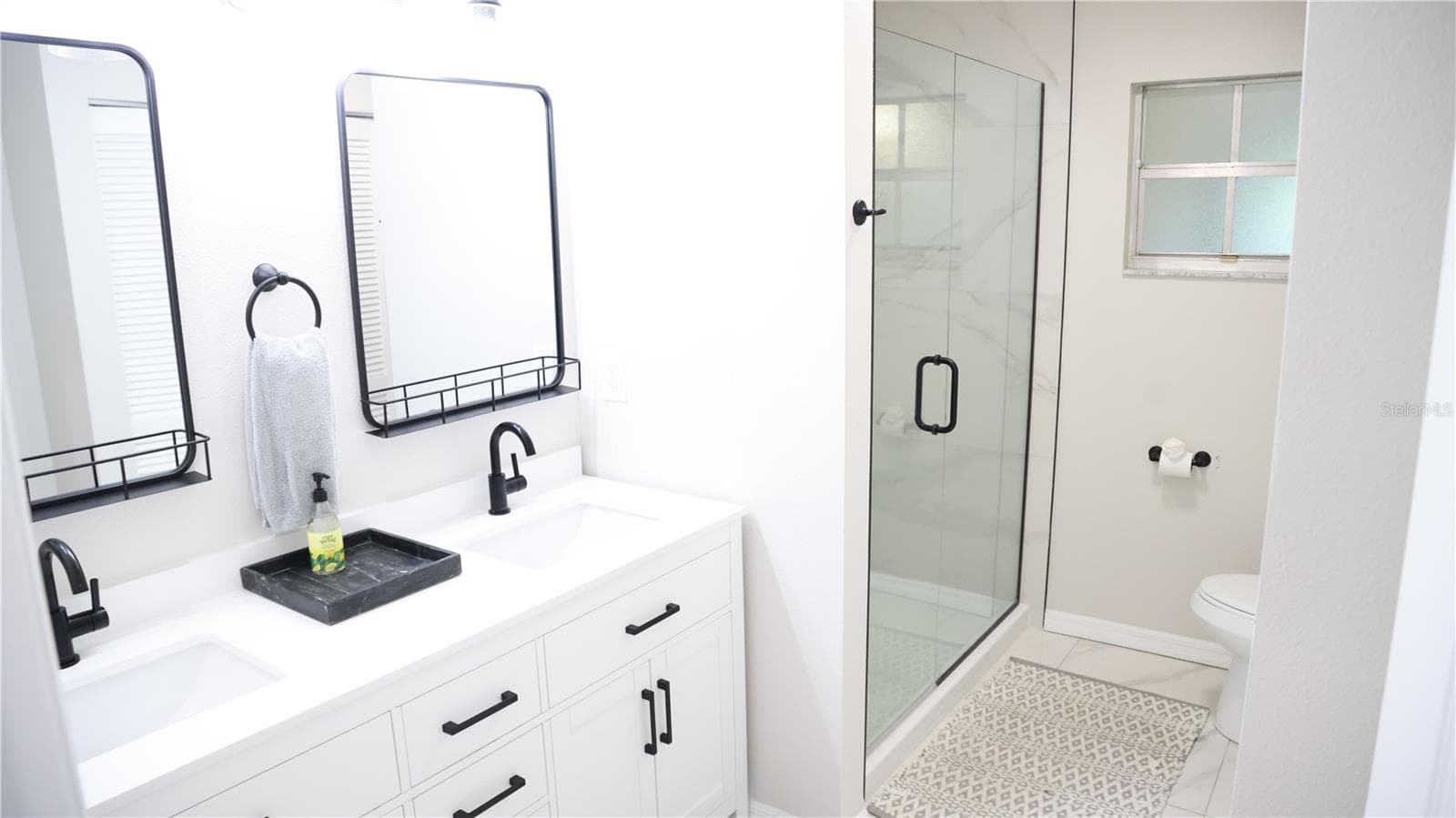guest bathroom - 2190 SE 39TH ST, OCALA
