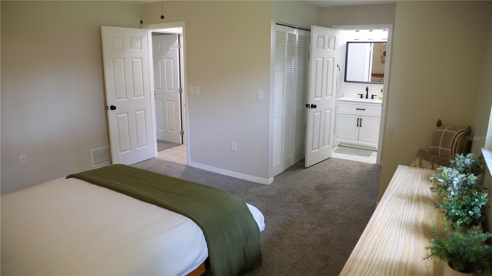 primary bedroom - 2190 SE 39TH ST, OCALA