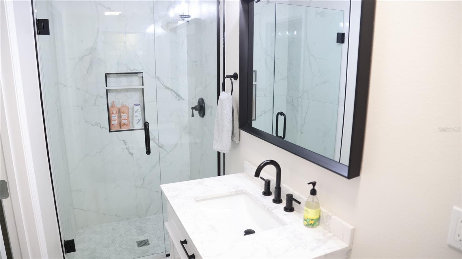 primary bathroom - 2190 SE 39TH ST, OCALA