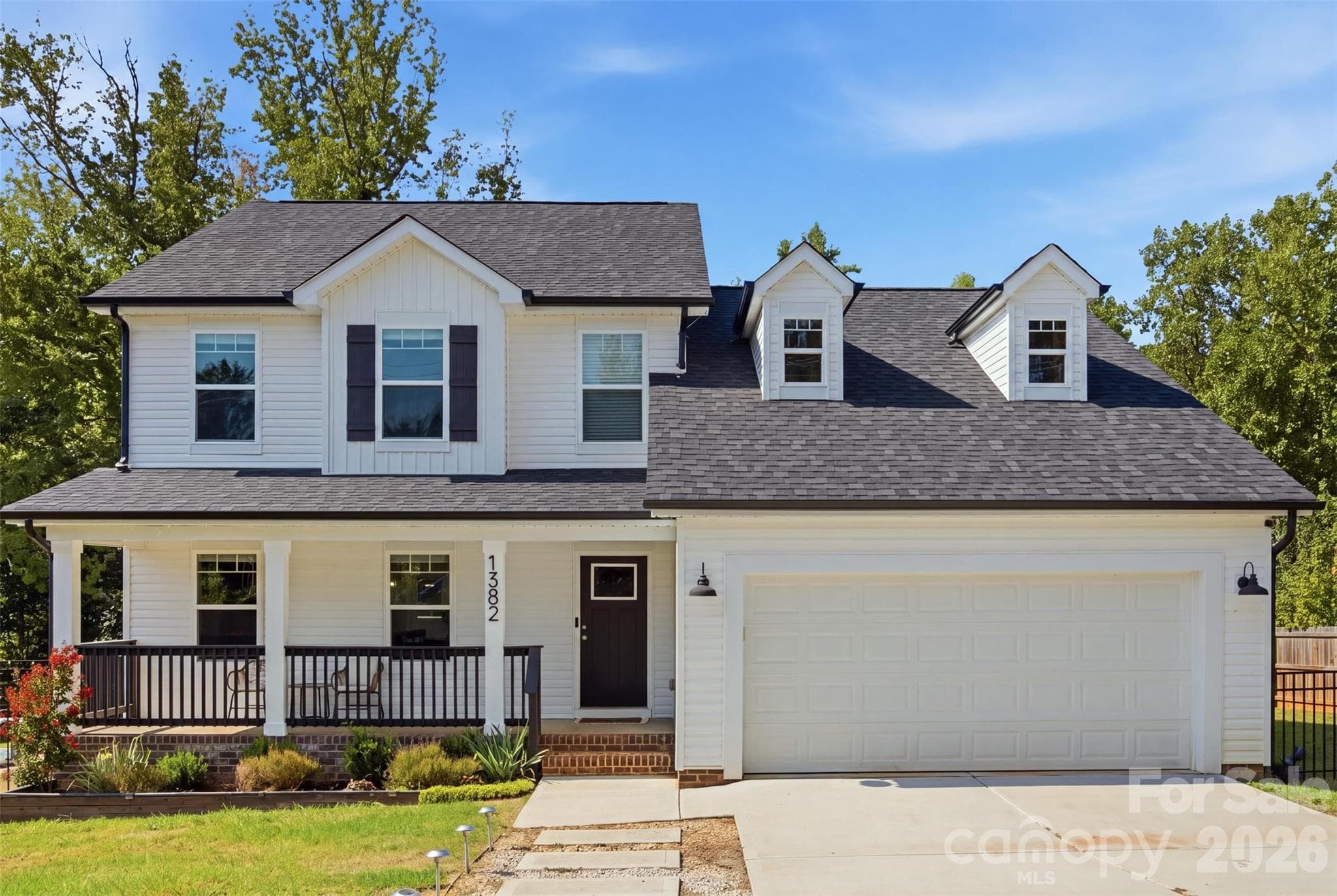 Welome Home! - 1382 W Rebound Road, Lancaster