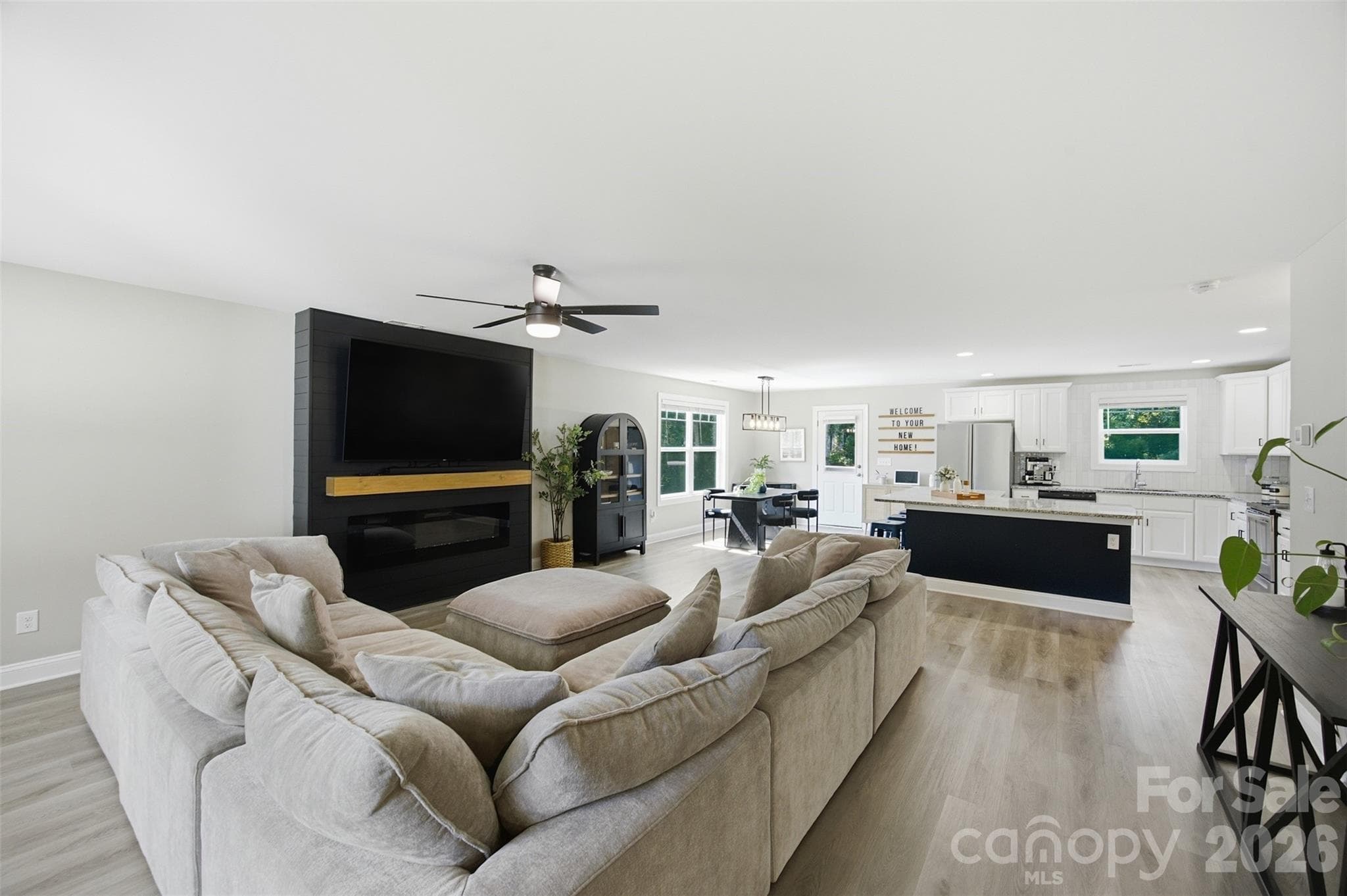 Living Room - 1382 W Rebound Road, Lancaster