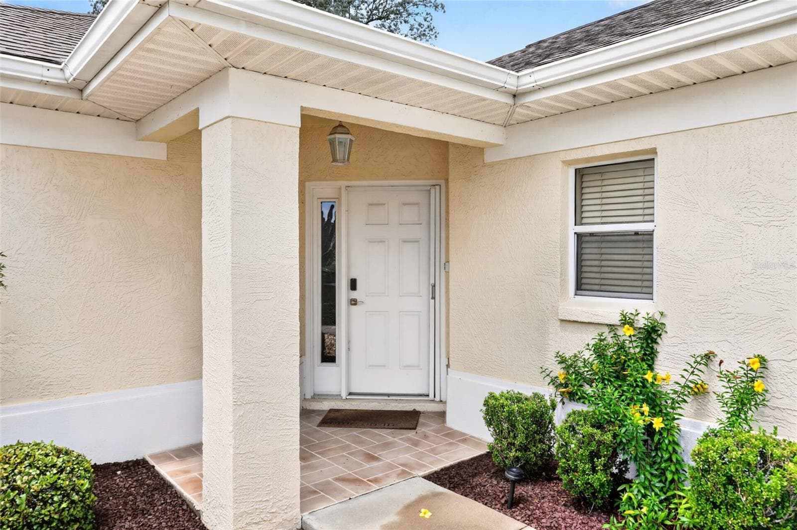 Covered Front Door! - 17198 SE 84TH KNIGHT AVE, THE VILLAGES