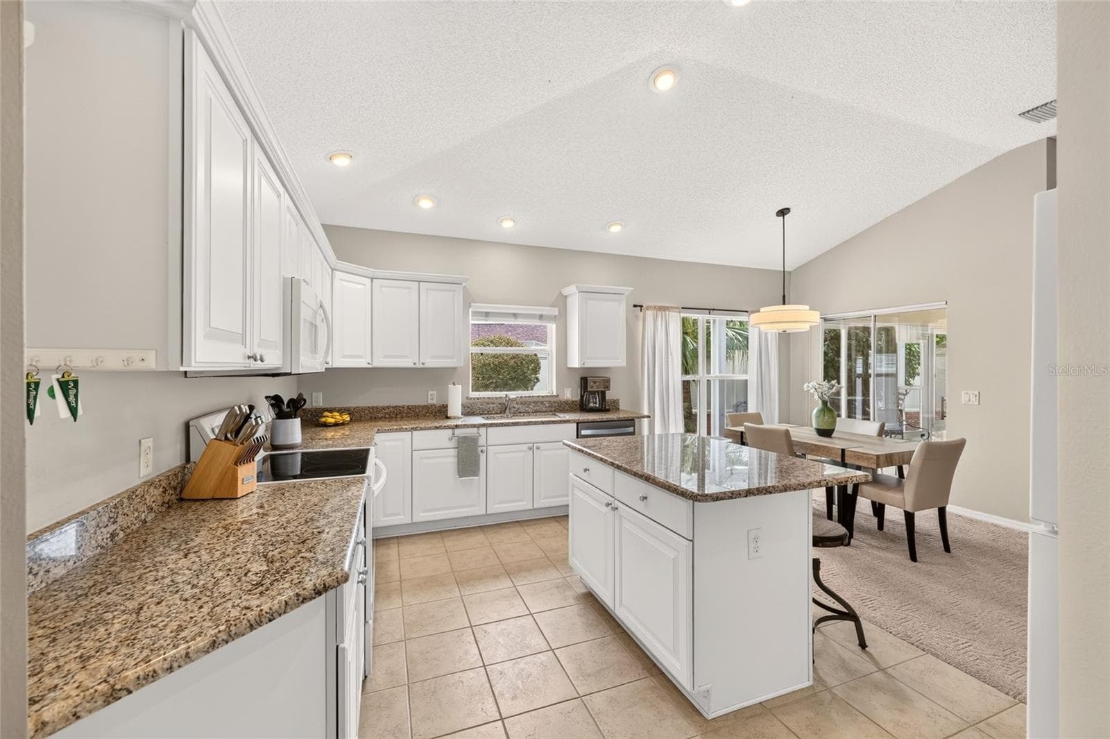 Kitchen conveniently located off front entrance! - 17198 SE 84TH KNIGHT AVE, THE VILLAGES