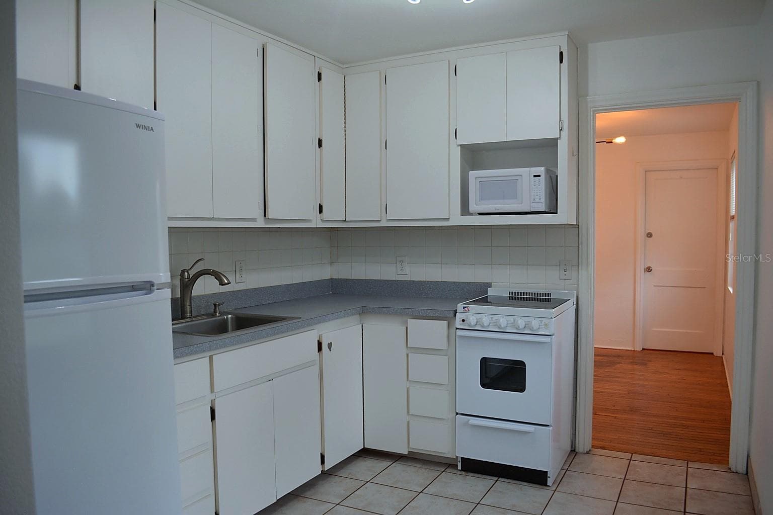 Single Family Residence at 1401 34TH AVE N, ST PETERSBURG, photo 6 of 23