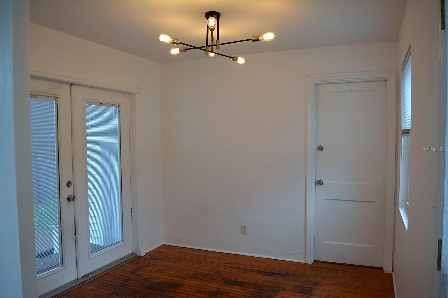 Single Family Residence at 1401 34TH AVE N, ST PETERSBURG, photo 8 of 23