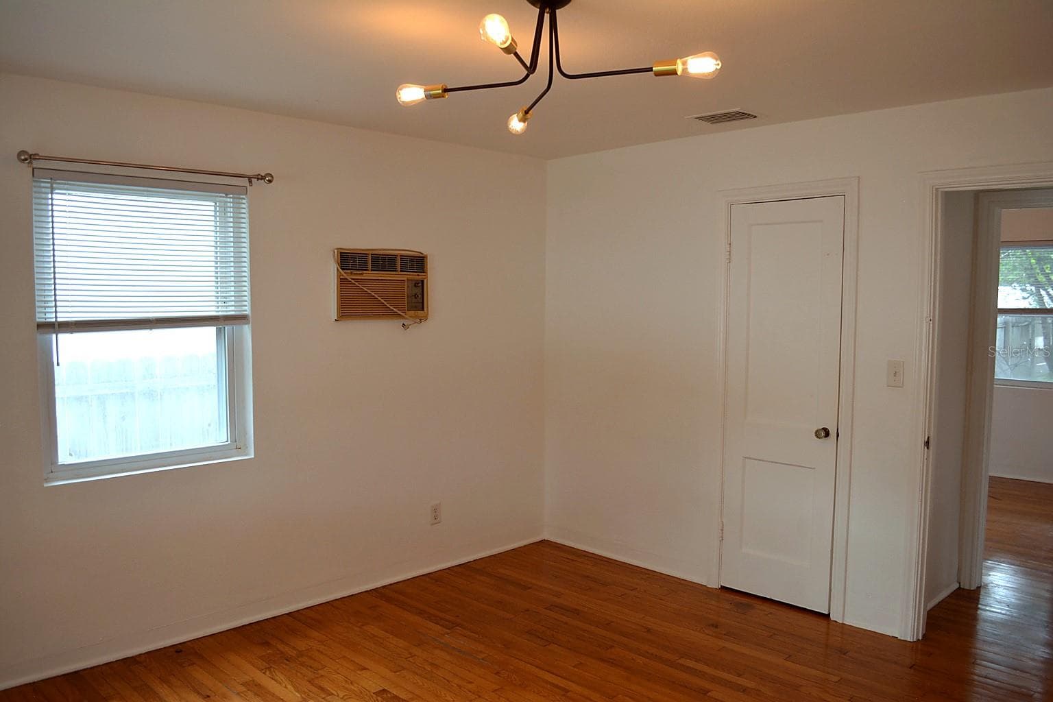 Single Family Residence at 1401 34TH AVE N, ST PETERSBURG, photo 10 of 23