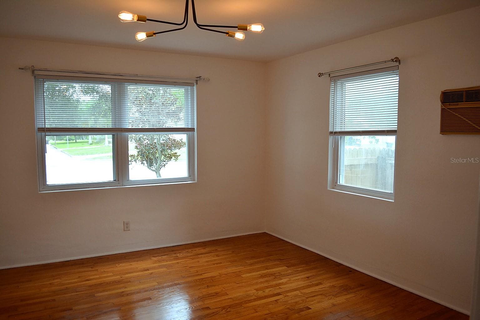 Single Family Residence at 1401 34TH AVE N, ST PETERSBURG, photo 11 of 23