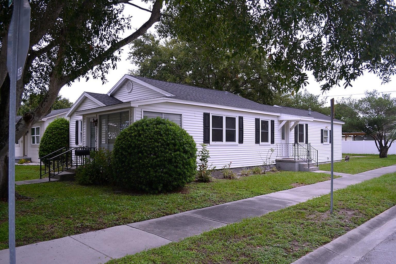 Single Family Residence at 1401 34TH AVE N, ST PETERSBURG, photo 2 of 23