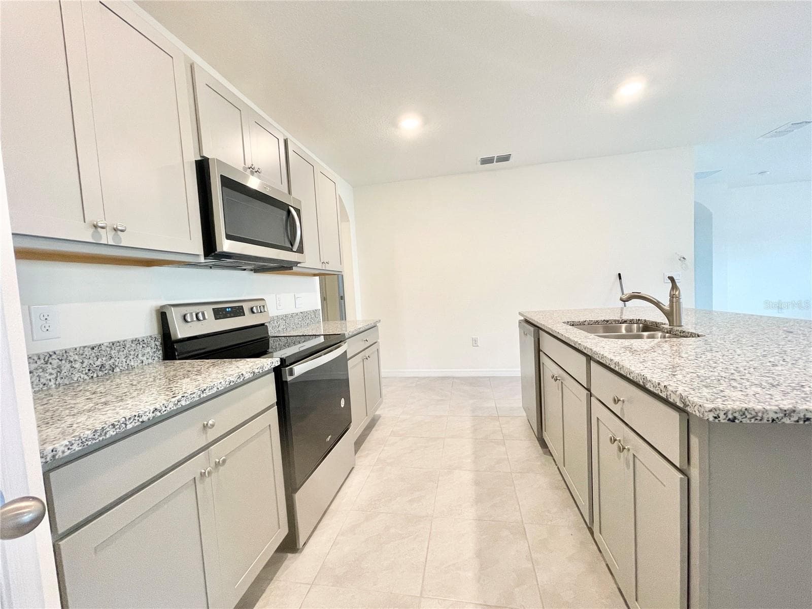 Single Family Residence at 5610 GALLOPING DR, APOPKA, photo 7 of 26