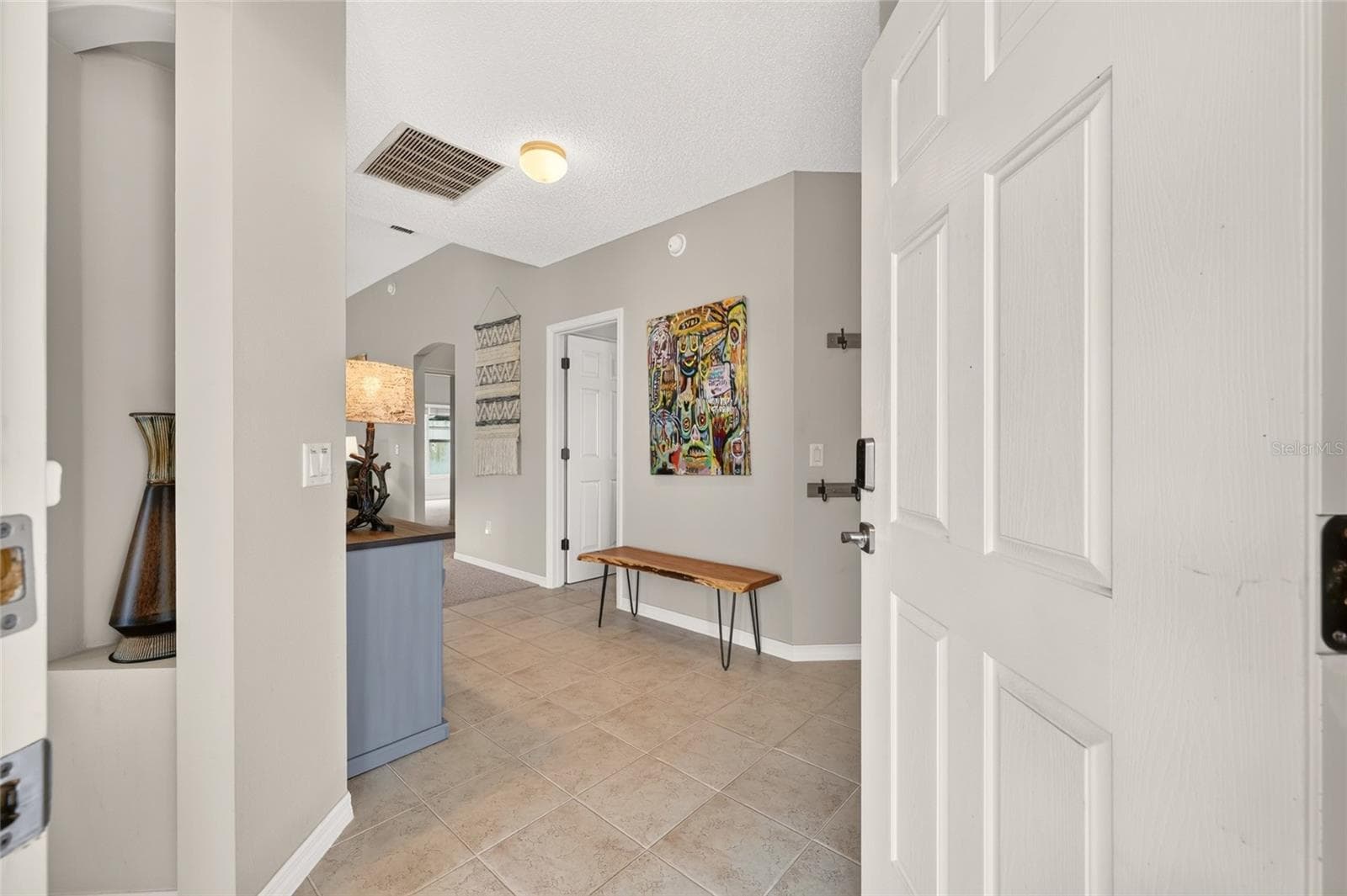 Front foyer leading to living area - kitchen to the immediate left! - 17198 SE 84TH KNIGHT AVE, THE VILLAGES