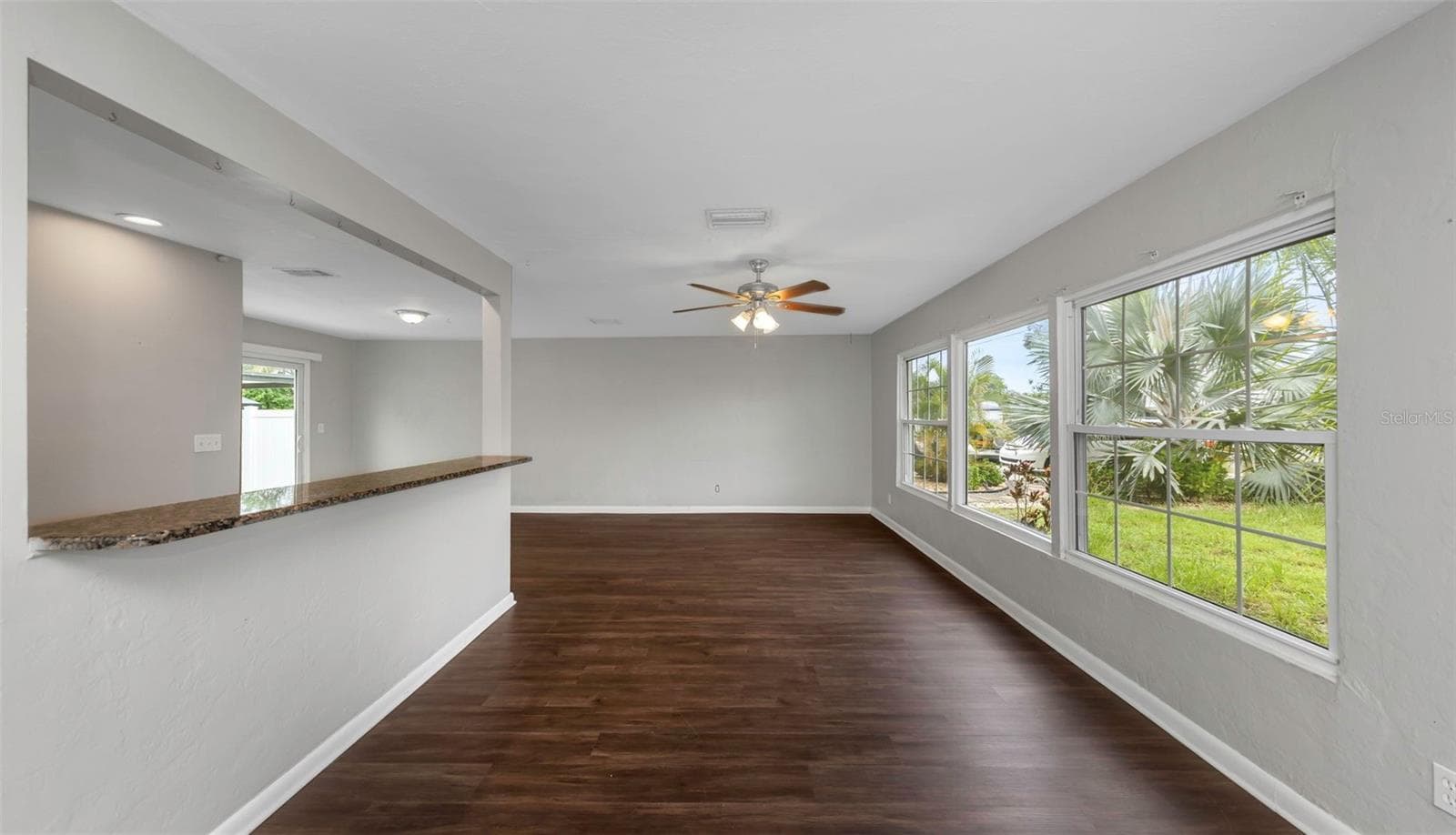 Living Room - 282 NE 40TH AVE NE, ST PETERSBURG