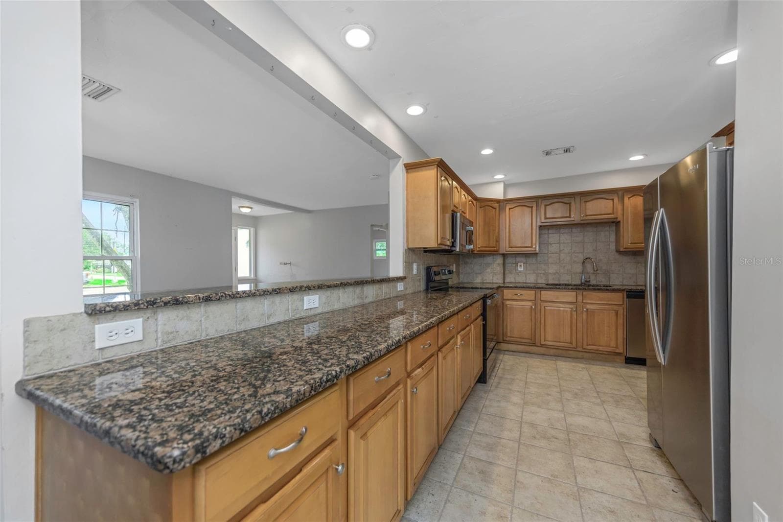 Kitchen - 282 NE 40TH AVE NE, ST PETERSBURG