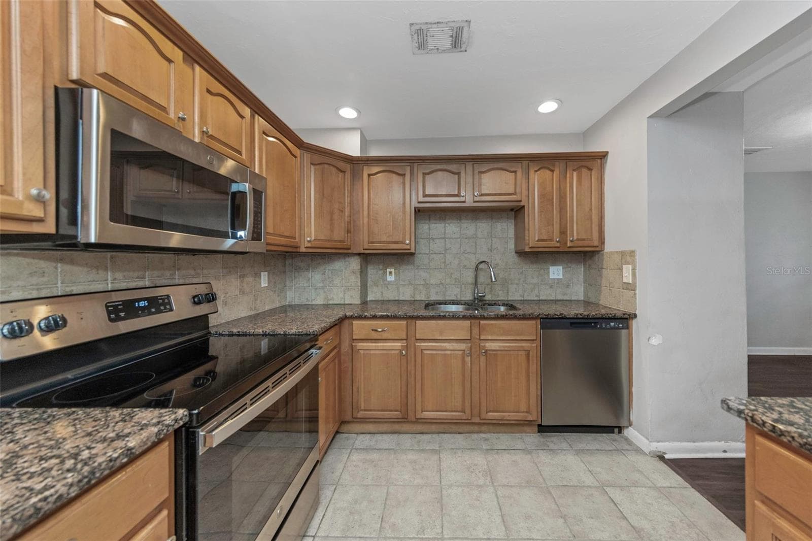 Kitchen - Rear View - 282 NE 40TH AVE NE, ST PETERSBURG