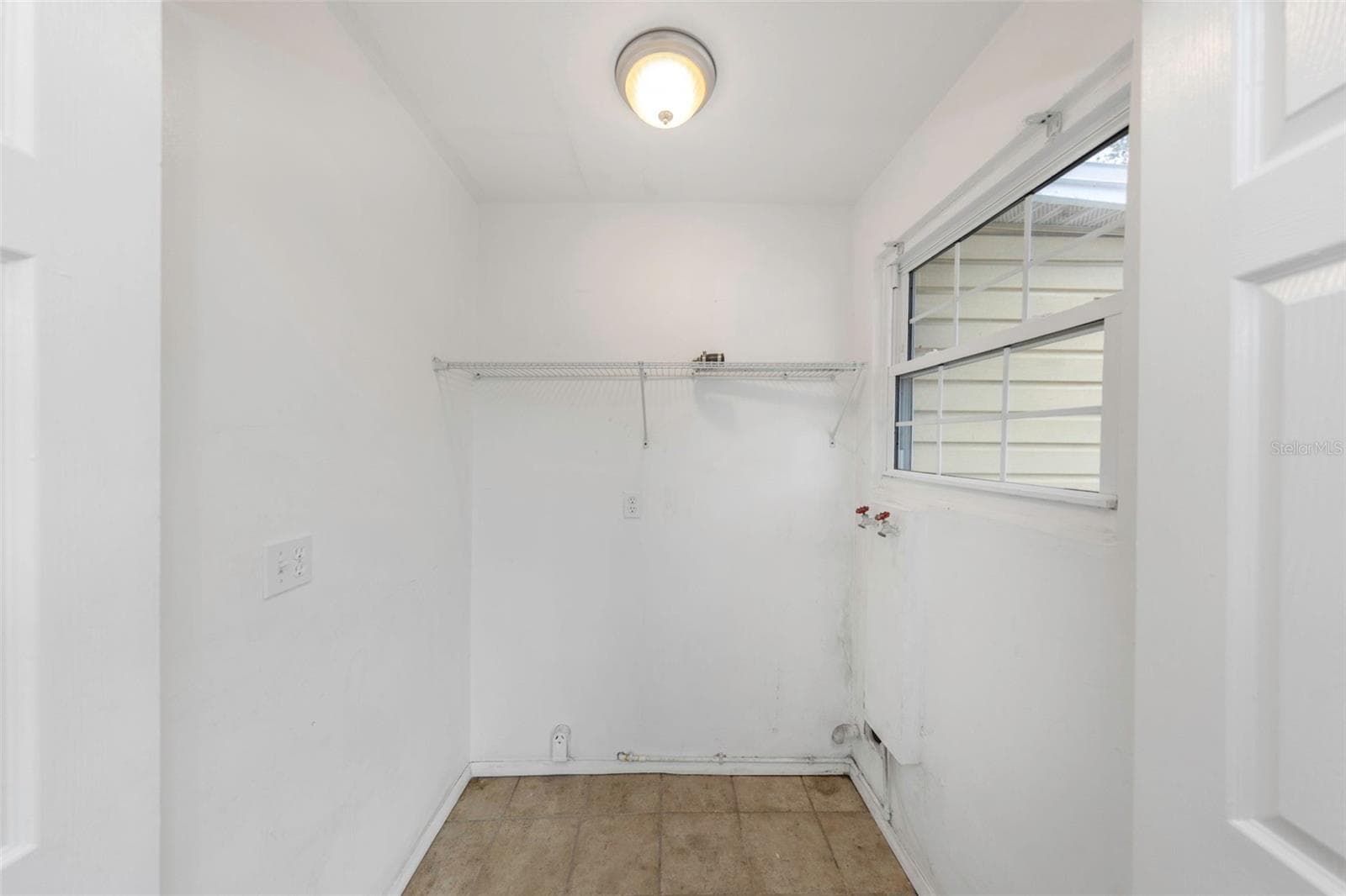 Utility Closet - 282 NE 40TH AVE NE, ST PETERSBURG