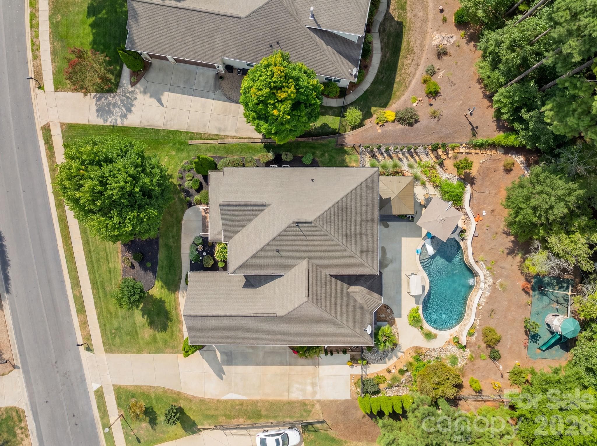 Single Family Residence at 317 Holdsworth Drive, Mount Holly, photo 5 of 48