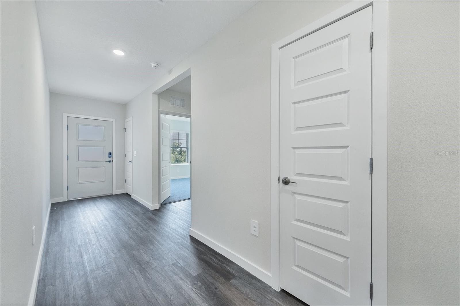 Single Family Residence at 17218 BARNWOOD PL, LAKEWOOD RANCH, photo 2 of 56