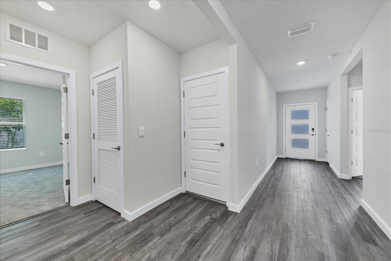 Single Family Residence at 17218 BARNWOOD PL, LAKEWOOD RANCH, photo 3 of 56