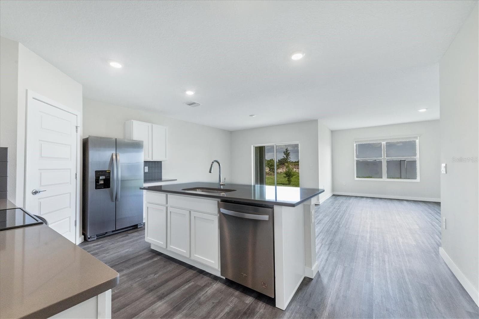 Single Family Residence at 17218 BARNWOOD PL, LAKEWOOD RANCH, photo 6 of 56