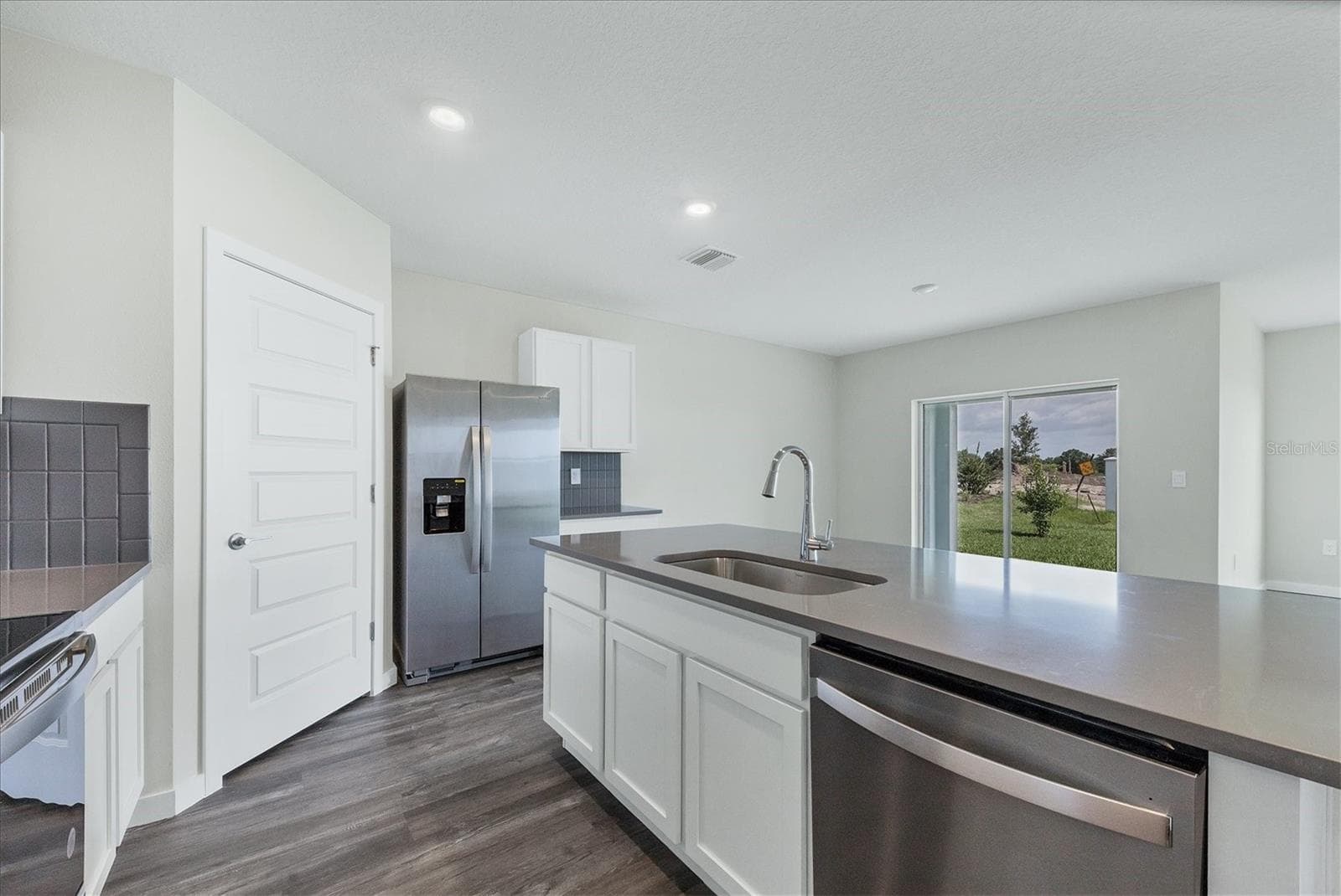 Single Family Residence at 17218 BARNWOOD PL, LAKEWOOD RANCH, photo 7 of 56