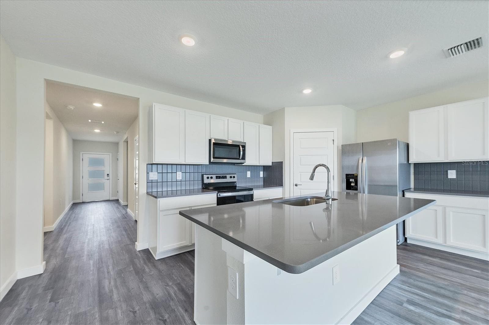 Single Family Residence at 17218 BARNWOOD PL, LAKEWOOD RANCH, photo 8 of 56