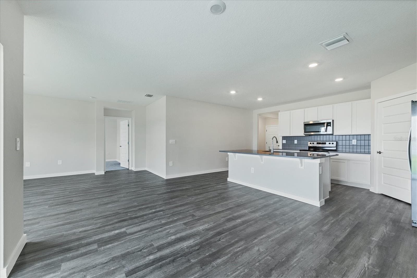 Single Family Residence at 17218 BARNWOOD PL, LAKEWOOD RANCH, photo 10 of 56