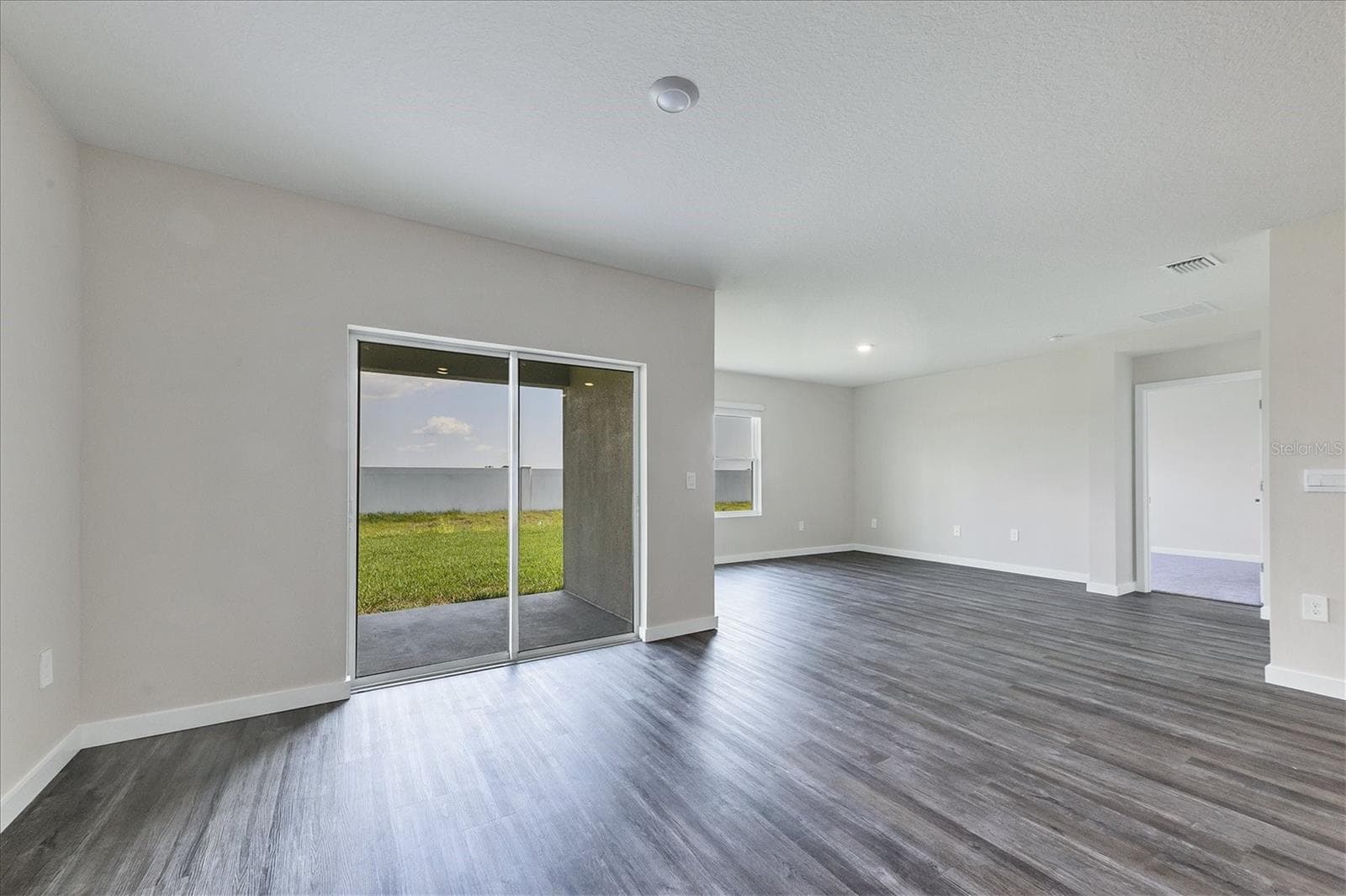 Single Family Residence at 17218 BARNWOOD PL, LAKEWOOD RANCH, photo 13 of 56